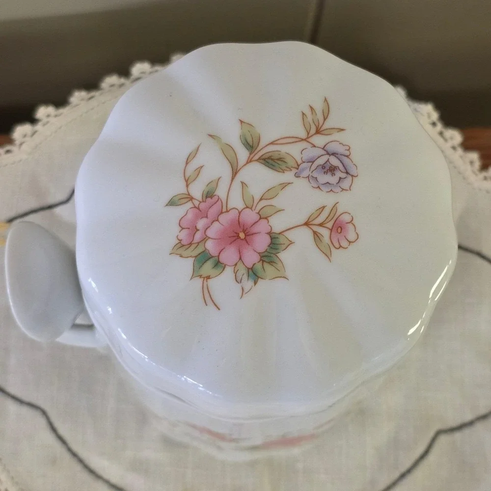 CLEARANCE 💲6️⃣ Porcelain Tea Jar‎ Spoon Floral Design Lidded Container Feminine